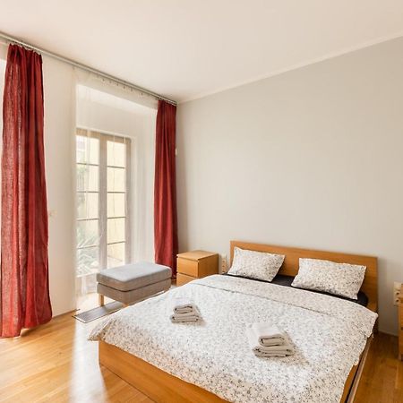 City Centre Garden Apartment With Parking Prag Exteriör bild