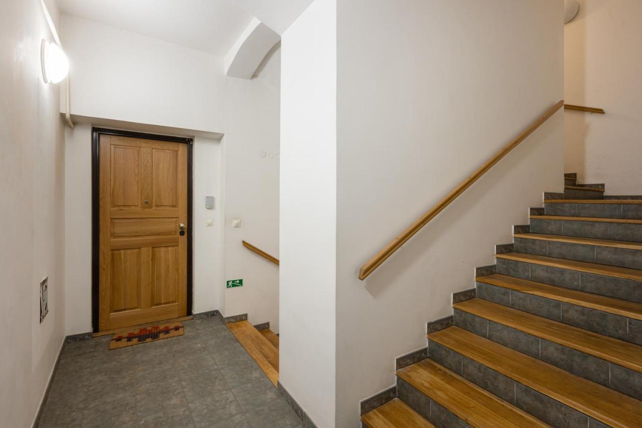City Centre Garden Apartment With Parking Prag Exteriör bild