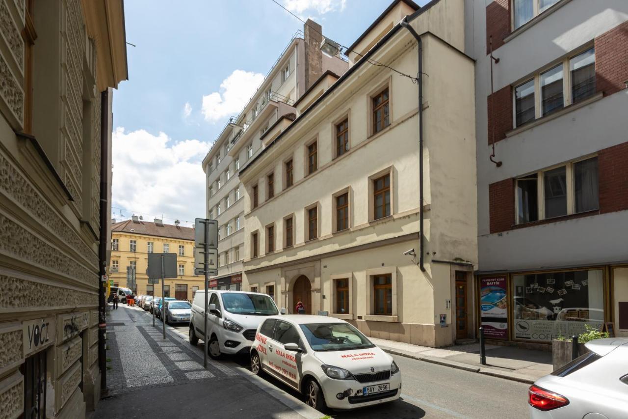 City Centre Garden Apartment With Parking Prag Exteriör bild